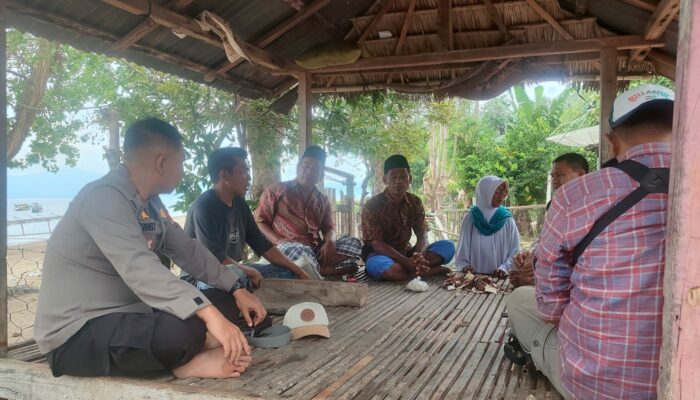 Polsek Langgudu Laksanakan Jum’at Curhat di Desa Sambane, Terima Keluhan Warga Soal Kenakalan Remaja