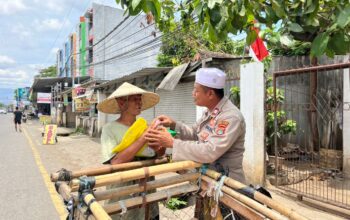 Tabur Kebaikan, Sat Binmas Polres Bima Kota Gelar Jumat Berbagi untuk Warga yang Membutuhkan