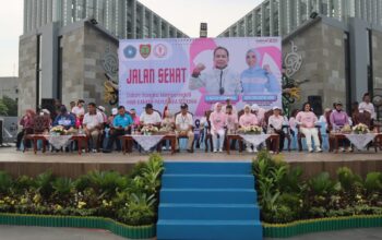 Peringati Hari Kanker Payudara Sedunia, Kapolda Kalteng Jalan Sehat Bersama YKI dan Masyarakat