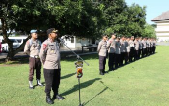 KAPOLRES SUMBAWA BARAT PIMPIN APEL PAGI, TEKANKAN DISIPLIN DAN TANGGUNG JAWAB ANGGOTA