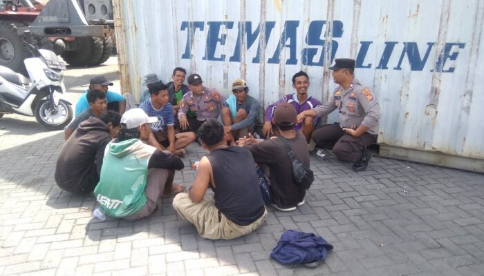 Polsek Kawasan Pelabuhan Laut Bima Gelar Patroli Rutin, Ciptakan Situasi Aman Dan Nyaman Di Area Pelabuhan