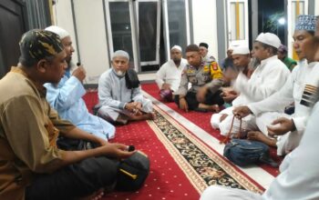 Bhabinkamtibmas Desa Doro Melo Sambangi Jamaah Masjid Al Hijrah, Ajak Warga Jaga Kamtibmas