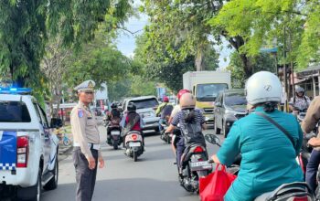 Gencarkan Edukasi Keselamatan Berlalu Lintas, Satgas Preemtif Ops Zebra Rinjani 2025 Sasar Sekolah, Pasar, dan Radio