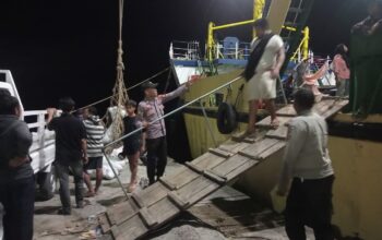 Polsek Kawasan Pelabuhan Laut Bima Gelar Patroli Rutin dan Pemeriksaan Barang Bongkar Muat di Area Pelabuhan Bima