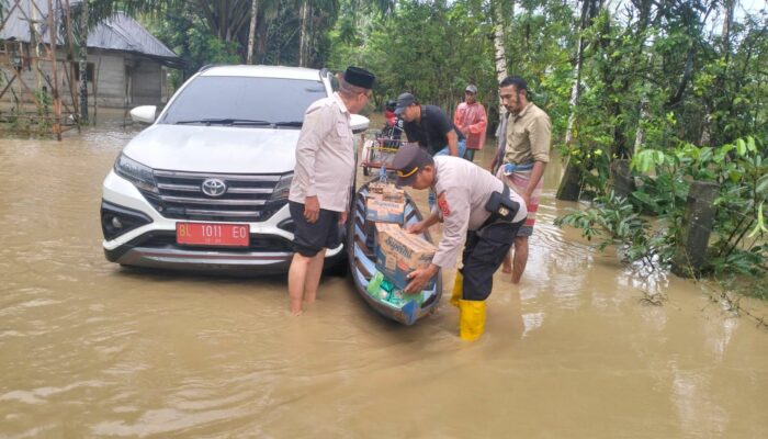 POLRES ACEH BARAT IMBAU WARGA TINGKATKAN KEWASPADAAN AKIBAT BANJIR DI KAWAY XVI