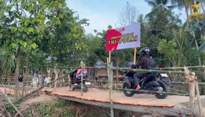 Brimob Polda Sulteng Bangun Jembatan Sementara Penghubung Wani 3–Labuan Kungguma