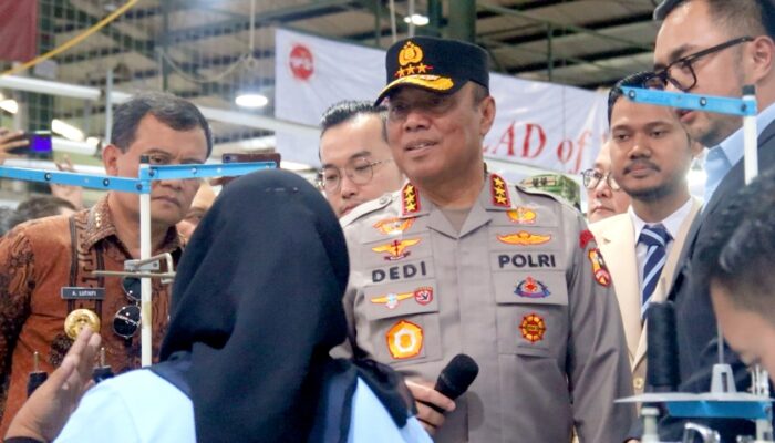 Wakapolri Bagikan Sembako ke Ribuan Buruh, Wujud Kepedulian Polri di Sektor Industri Dalam Negeri