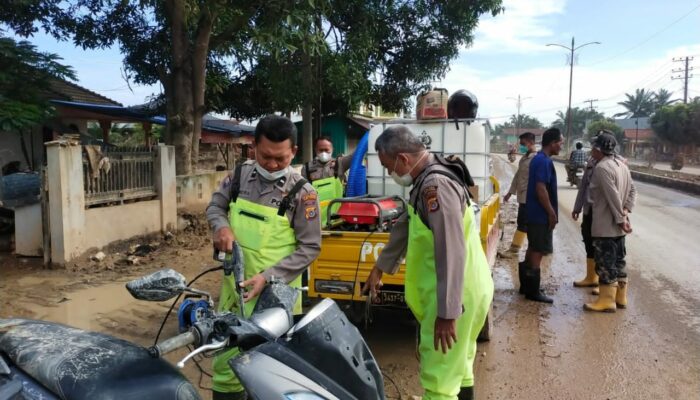 Bantu Pemulihan Pascabanjir, Polres Aceh Tamiang Berikan Servis dan Cuci Motor Gratis untuk Warga Terdampak Banjir