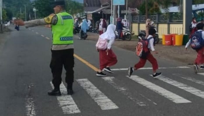 HADIRKAN RASA NYAMAN BAGI PELAJAR DAN PENGGUNA JALAN, POLSEK JAJARAN RUUTIN LAKSANAKAN RAWAN PAGI