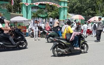 Personel Polsek Rasanae Barat Laksanakan Kegiatan Rawan Siang di Depan MTsN 1 Padolo