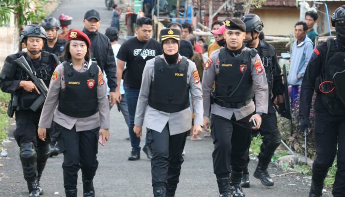 Pelaku Berhasil Ditangkap, Polres Sumbawa Gerebek Kampung Rawan Narkoba, Sita 12 Poket Sabu