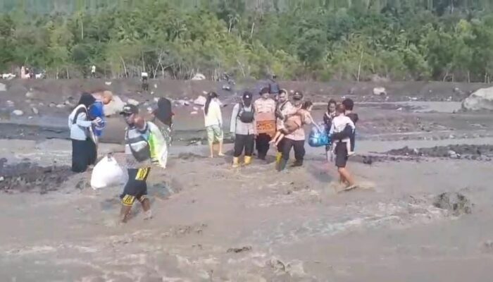 Polri Terus Evakuasi Warga dan Mengamankan Harta Benda di Candipuro: Bergerak Cepat Selamatkan Masyarakat