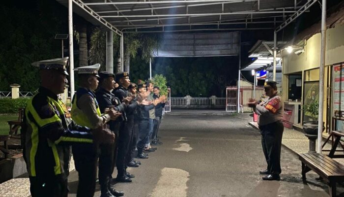Pantau Aktivitas Masyarakat dan Pastikan Kondusifitas Wilayah Menjelang Perayaan Nataru Piket Fungsi dan Pamapta Polres Bima Gelar Patroli Gabungan