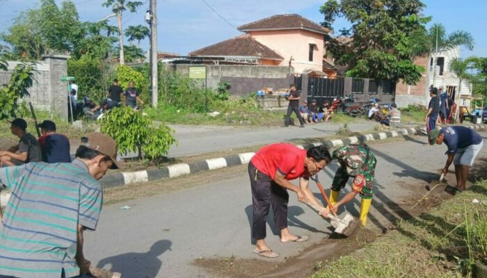 Kepedulian Babinsa Telagawaru Wujudkan Lingkungan Bersih