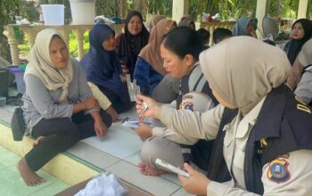 POLRI HADIR MELALUI DOKKES POLRES LANGKAT MELAKSANAKAN BAKTI KESEHATAN KEPADA KEPADA MASYARAKAT DESA HARAPAN MAKMUR