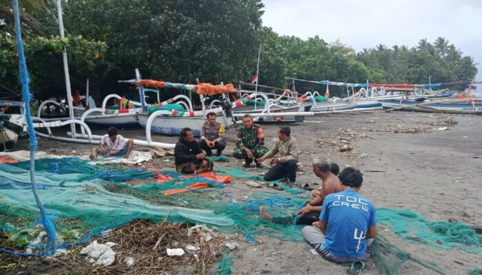Komsos Babinsa Bangun Keselamatan Nelayan di Tengah Badai