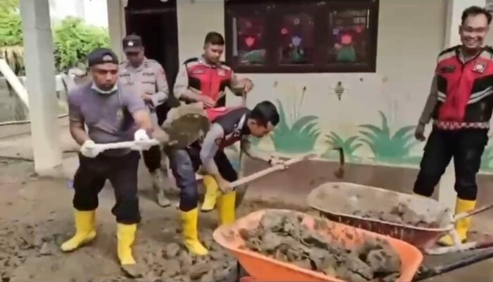 Polres Pidie Jaya Bersama Warga Gotong Royong Percepat Pemulihan Pascabanjir