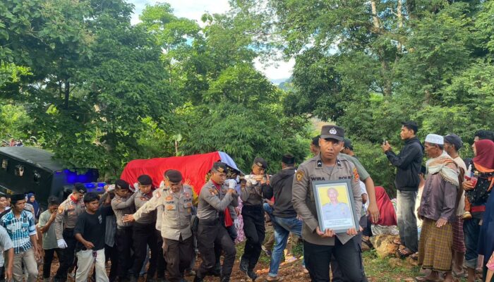 Kapolres Bima Kota Pimpin Upacara Pemakaman Kedinasan Bripda Huzaidil Akbar