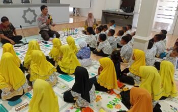 Bhabinkamtibmas Desa Lampok Hadiri Kelas Inspirasi, Tanamkan Pemahaman Tugas Polisi Sejak Dini
