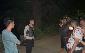 Bhabinkamtibmas Desa Labuhan Kertasari Laksanakan Patroli di Kawasan Pariwisata