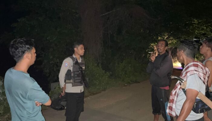 Bhabinkamtibmas Desa Labuhan Kertasari Laksanakan Patroli di Kawasan Pariwisata