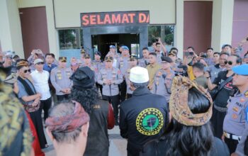 Laskar Sasak Gelar Aksi Konstitusional Dukung Gubernur Iqbal di Polda NTB, Situasi Tetap Kondusif