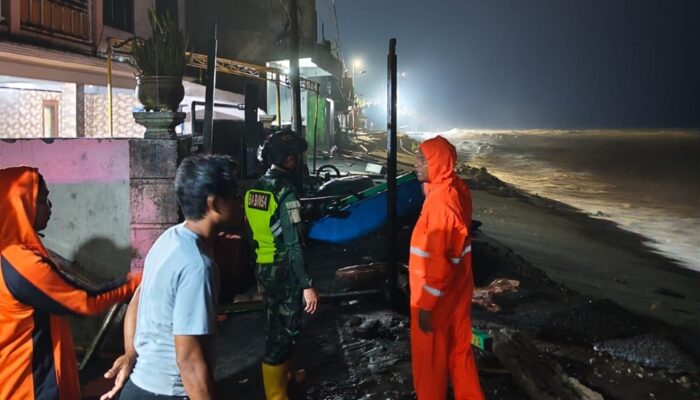 Malam Panjang Warga Bintaro, TNI Hadir di Garis Terdepan