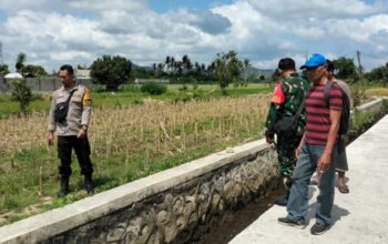 Dukung Ketahanan Pangan, Bhabinkamtibmas Labuapi Sambangi Petani