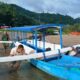 Babinsa dan Warga Kompak Dorong Perahu