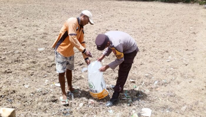 Bhabinkamtibmas Desa Sermong Salurkan Bibit Jagung, Dorong Ketahanan Pangan di Sumbawa Barat