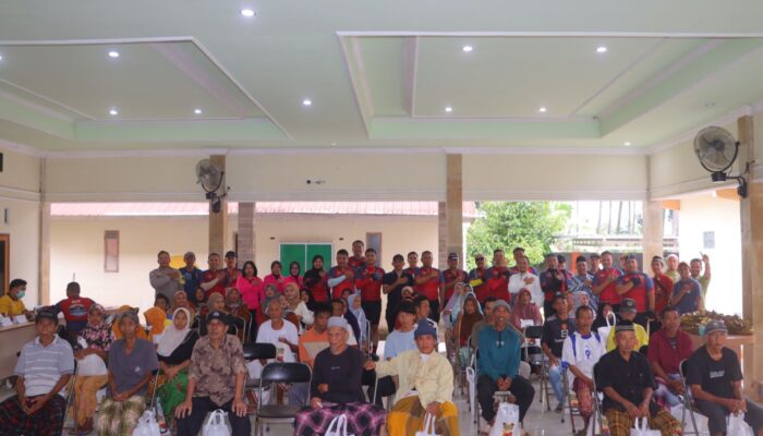 Kapolres Lombok Utara Gowes Kamtibmas di Desa Pendua, Salurkan Bansos dan Layanan Kesehatan Gratis