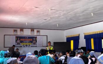 Satlantas Polres Dompu Gelar “Police Goes to School” di SMKN 1 Dompu