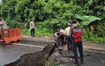 Jalan amblas, Sekotong Lombok Barat, Cuaca ekstrem NTB, Polsek Sekotong, Desa Buwun Mas, Jalur alternatif Sekotong, Berita Lombok Barat