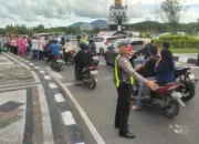 Aksi Humanis Personel Polres Lombok Barat Sapa Pengendara di GMS