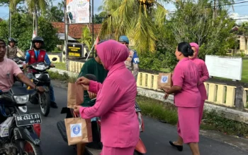 Aksi Sosial Ramadhan: Polres Lombok Barat Berbagi Takjil