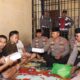 Bentuk Kepedulian di Bulan Suci Ramadan, Polres Loteng Bagikan Makanan untuk Tahanan. ‎