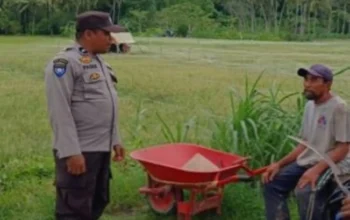 Momen Hangat Polisi dan Petani di Giri Tembesi: Sinergi Kuat Wujudkan Kemandirian Pangan dari Desa