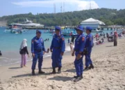 Ribuan Wisatawan Padati Pantai Batu Layar, Sat Polairud Polres Lombok Barat Siaga Penuh Amankan Lebaran Ketupat