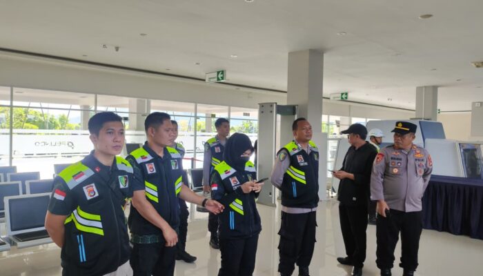 Jelang Arus Mudik Lebaran, Biddokkes Polda NTB Cek Kesehatan Personel di Pelabuhan Lembar dan Gili Mas