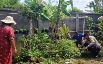 Bhabinkamtibmas Gerung Dukung Petani Gumesa Timur Lewat Bantuan Benih