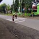 Anggota Piket Jaga Polsek Suela Laksanakan Rawan Pagi/Strong Point di Depan SDN 2 Suela