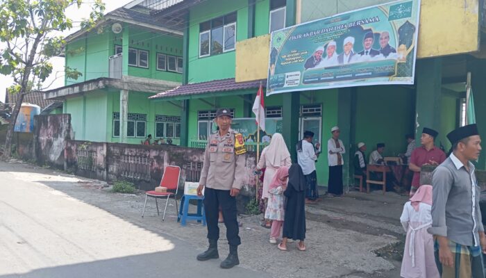 Polri Hadir di Tengah Masyarakat, Bhabinkamtibmas Desa Pelambik Amankan Zikir Akbar dan Atur Lalu Lintas