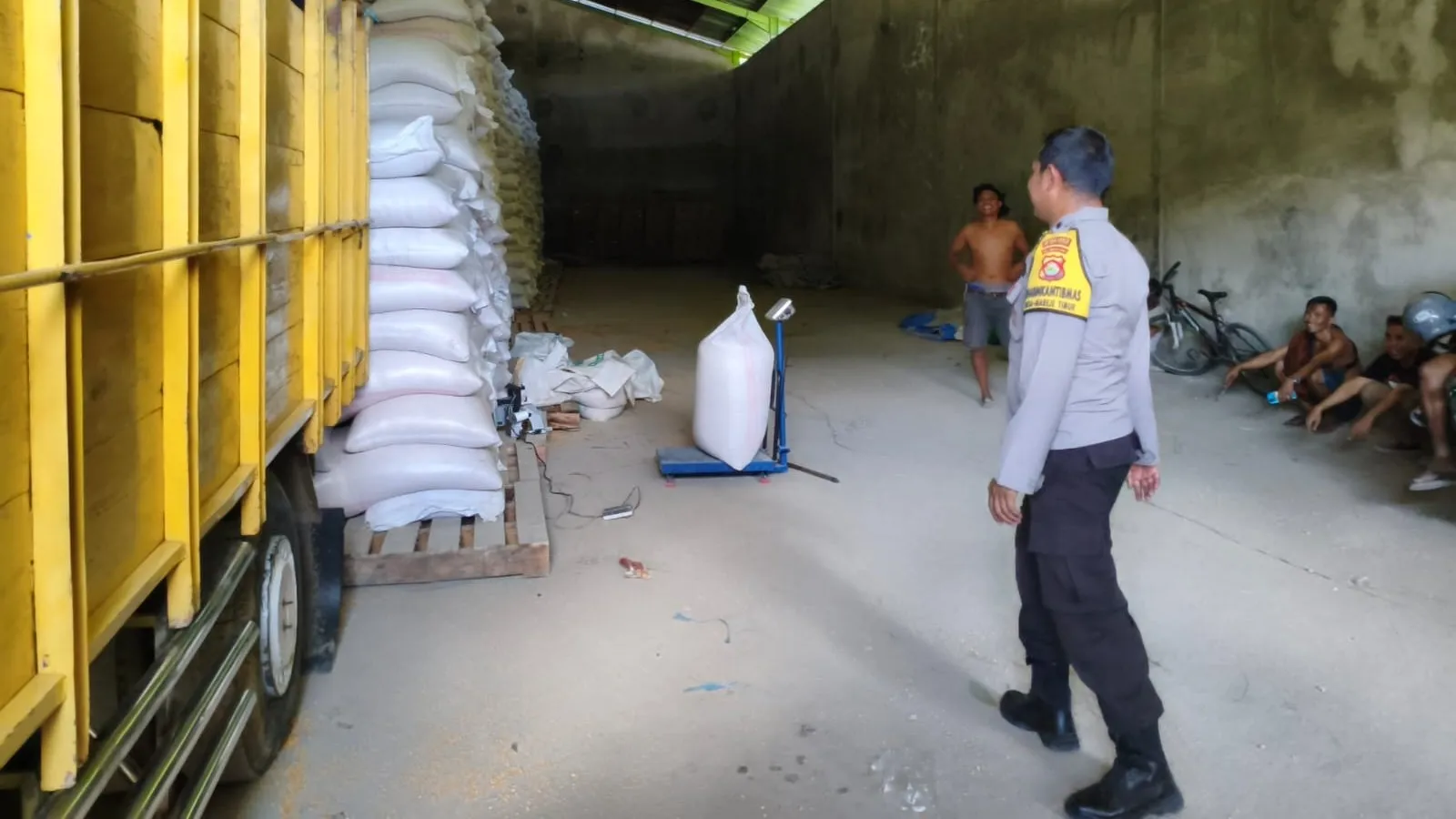 Sinergi Kuat di Lombok Barat, Bhabinkamtibmas Gerakkan Petani Salurkan 36 Ton Jagung Berkualitas