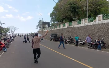 Pastikan Kelancaran Arus Wisata Religi, Polsek Batulayar Lakukan Pengamanan Ketat di Kawasan Makam Keramat