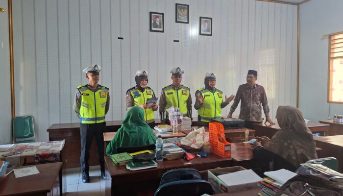 Police Go To School, Satlantas Polres Bima Kota Edukasi Tertib Berkendara di MTSN 1 Kota Bima