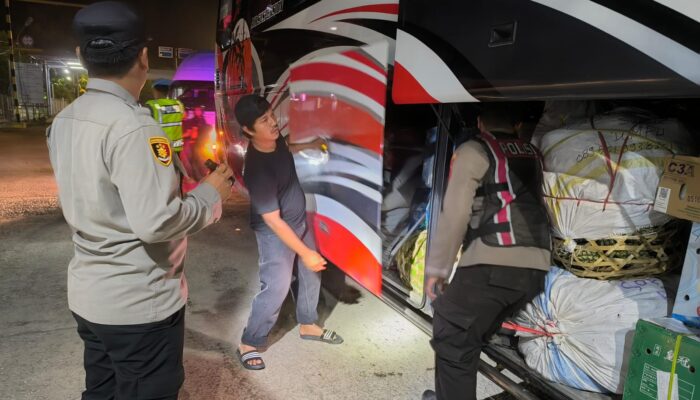 KRYD Polsek KPL Poto Tano Kian Intens, Seluruh Personel Turun Tangan Periksa Kendaraan di Pelabuhan