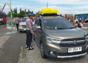 Cegah Barang Ilegal, Polsek Kawasan Pelabuhan Lembar Perketat Pengawasan Kendaraan Logistik dari Surabaya