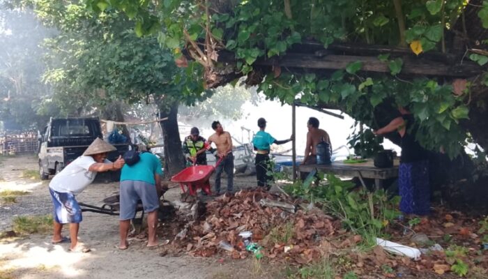 Karya Bakti Koramil Sekotong Pulihkan Keindahan Gili Genting