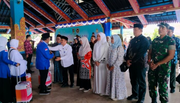 Tangis Haru Iringi Pelepasan 387 Jamaah Haji Lombok Barat