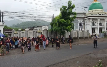 Menjaga Tradisi Tetap Aman, Polsek Kuripan Kawal Prosesi Adat Nyongkolan di Lombok Barat